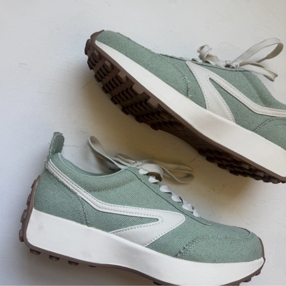 DV by Dolce Vita Braiden Sneakers - Picture 7 of 12